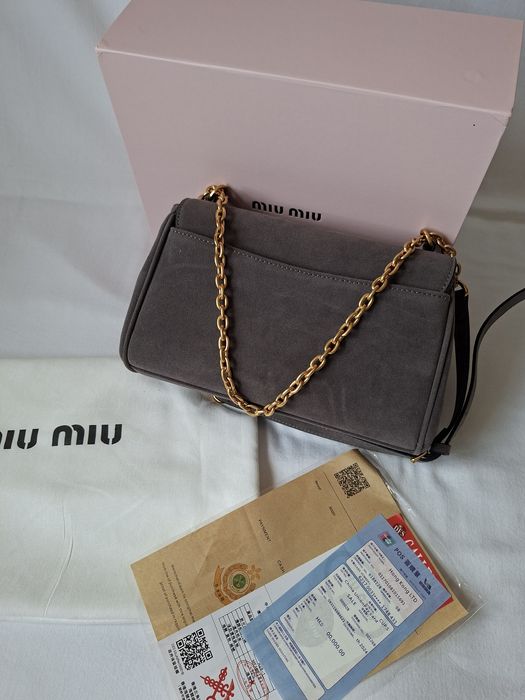 Torebka z naturalnego zamszu.