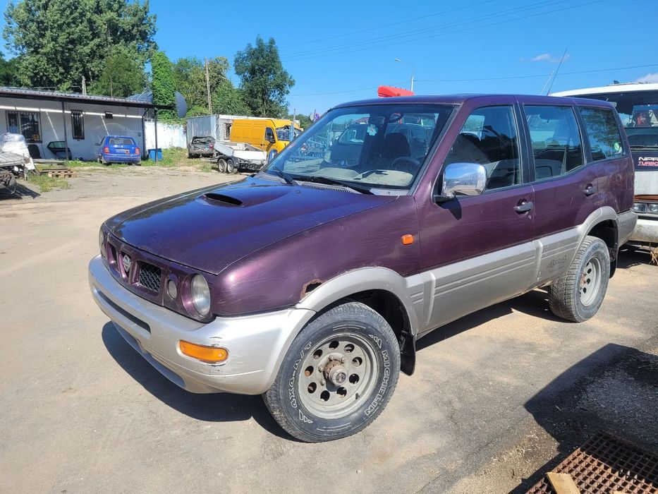 NISSAN TERRANO II 2 fotel fotele kanapa deska kokpit podsufitka boczek boczki klamka podłokietnik licznik prędkościomierz