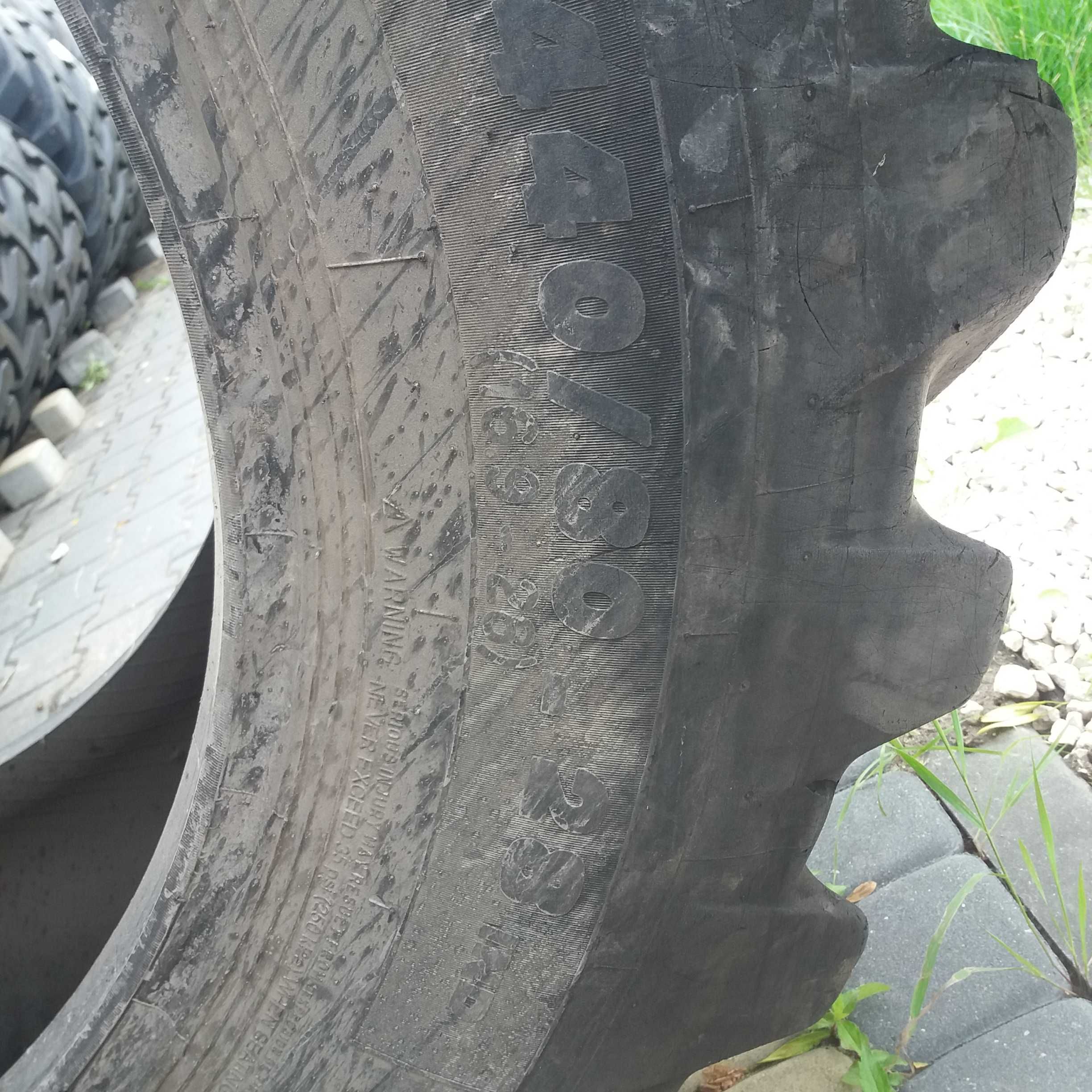 Opony MICHELIN w rozmiarze 440/80 - 28, używane