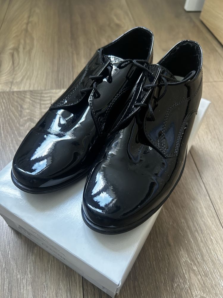 Buty eleganckie r. 34 KOMUNIA