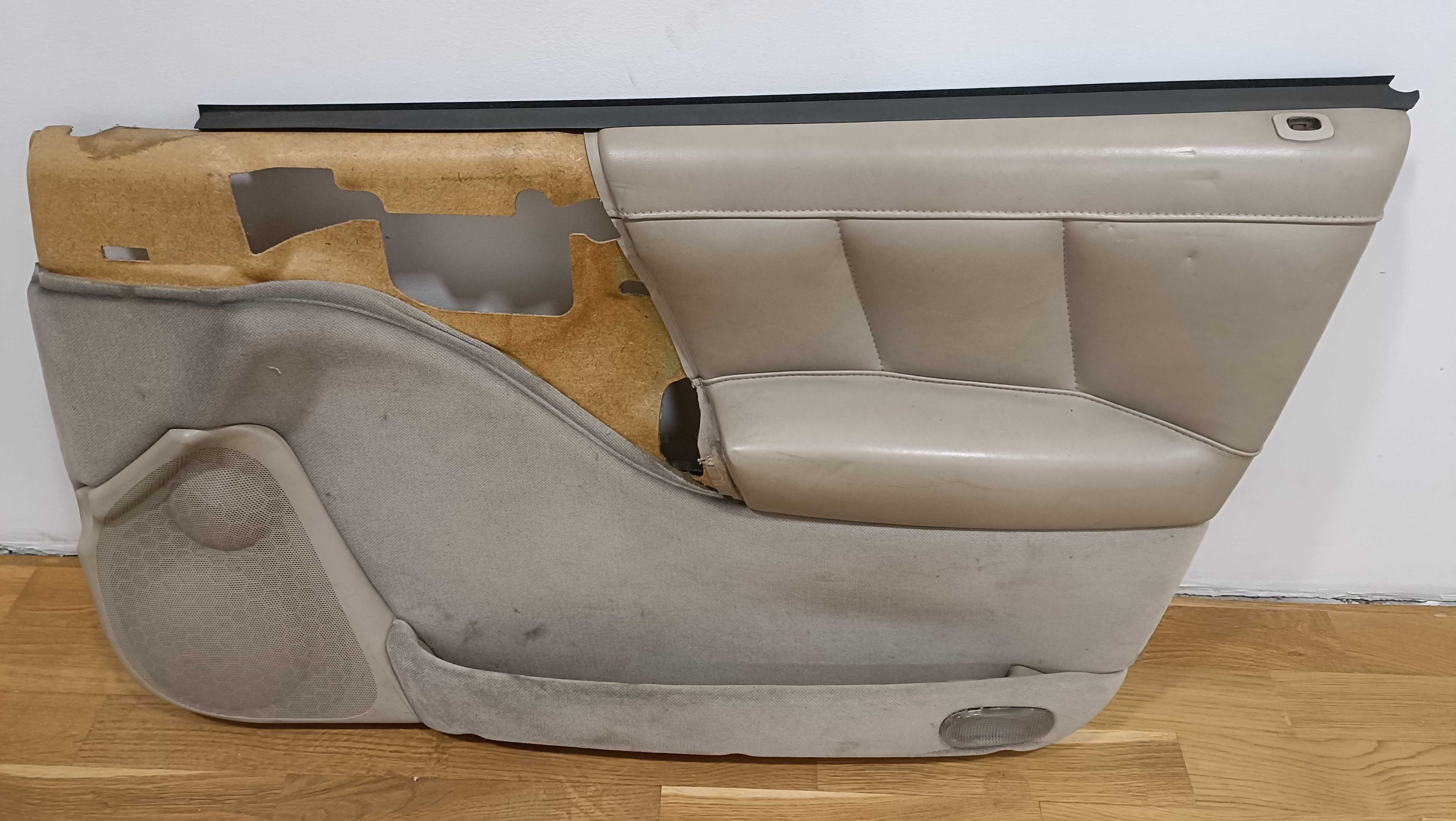 Opel Vectra B kombi/hatchback. Wnętrze, jasne skóry, siedzenia, boczki
