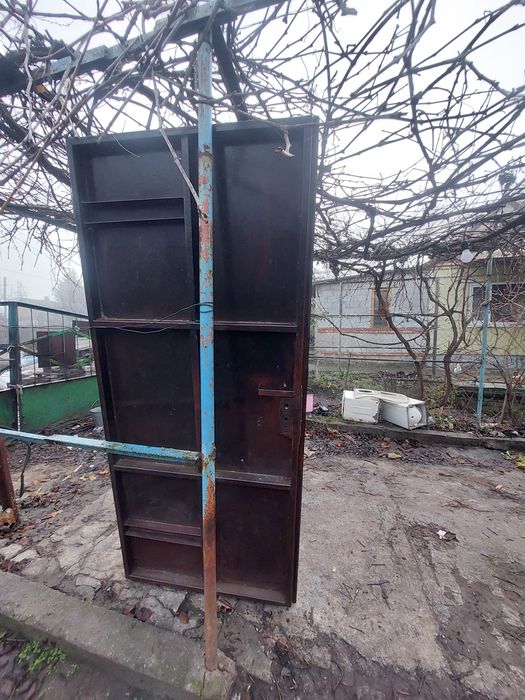 Продам двери с луткой