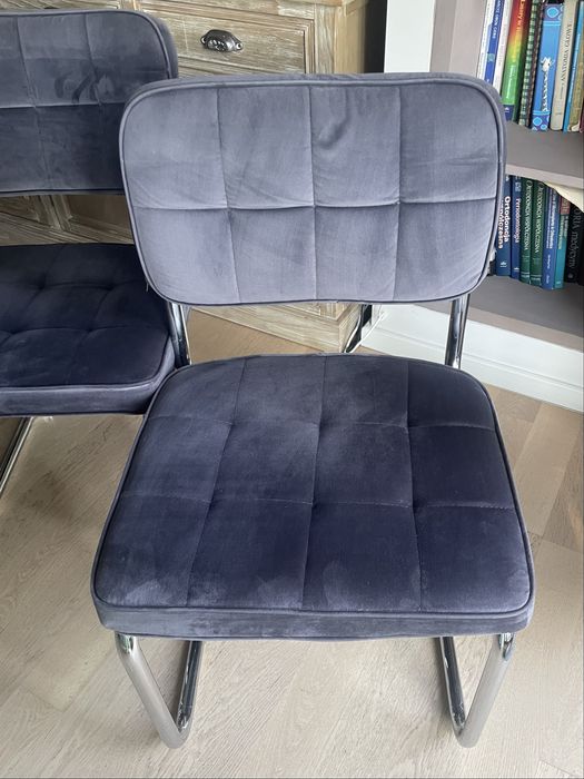 Cztery designerskie krzesła