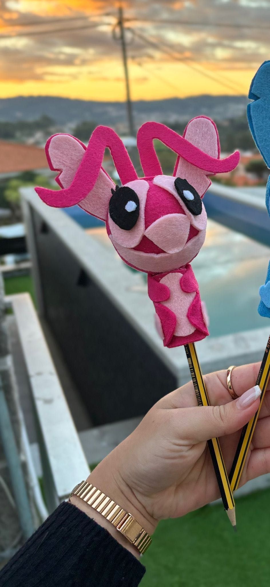 “Stitch” rosa para colocar no lápis