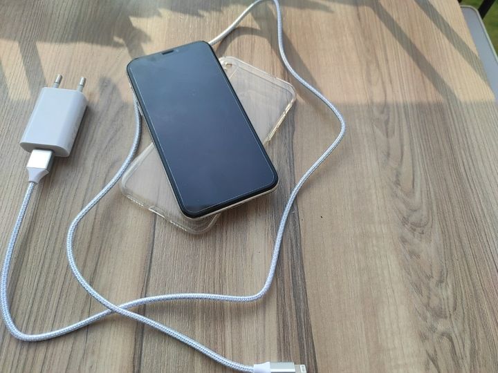 iPhone X 64GB szkło hartowane, znikome ślady używania