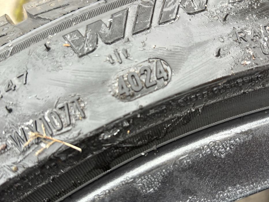 Opona zimowa Pirelli WINTER SOTTOZERO 3 225/45R18 98H FR 2024R 7.7mm