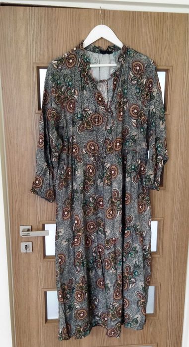 Nowa długa sukienka