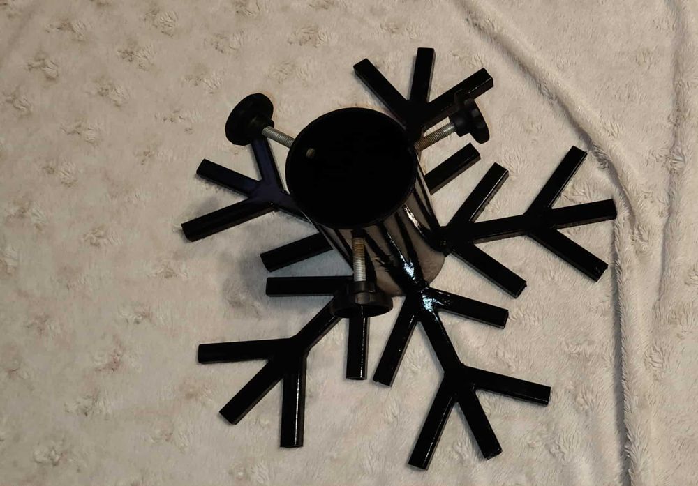 Metalowy stojak na choinkę