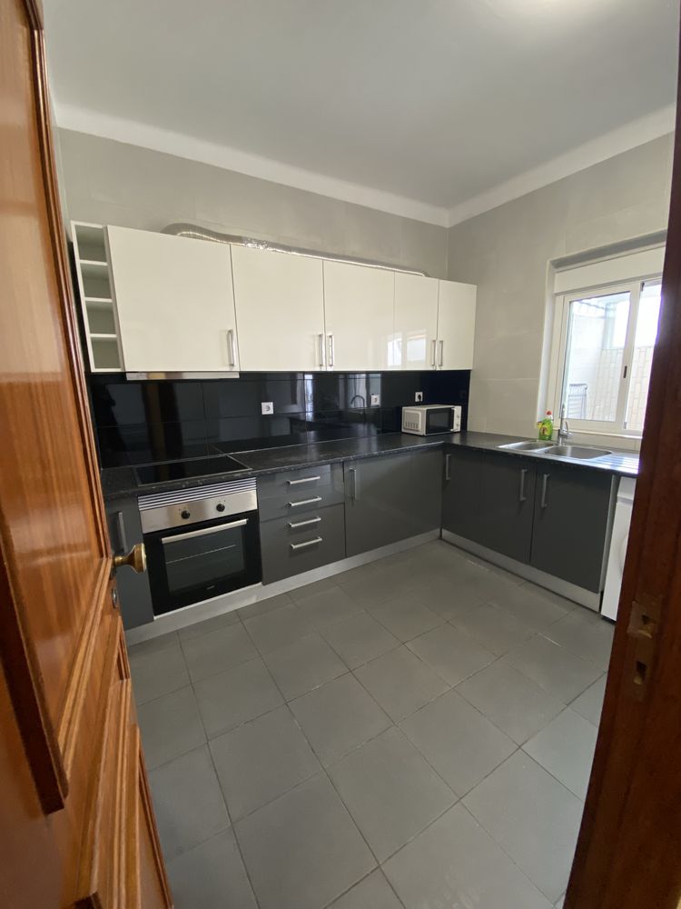 Quarto em Apartamento T4 Para RAPARIGA/Estudante/Trabalhadora/Singular