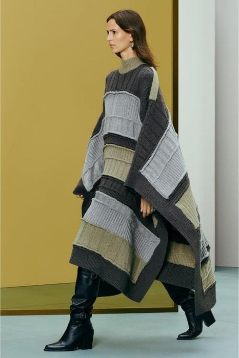 Пончо ZARA PTCHWRK PNCH 11. зі 100%-ї вовни
Розмір XS-S, M-L
Контрастн