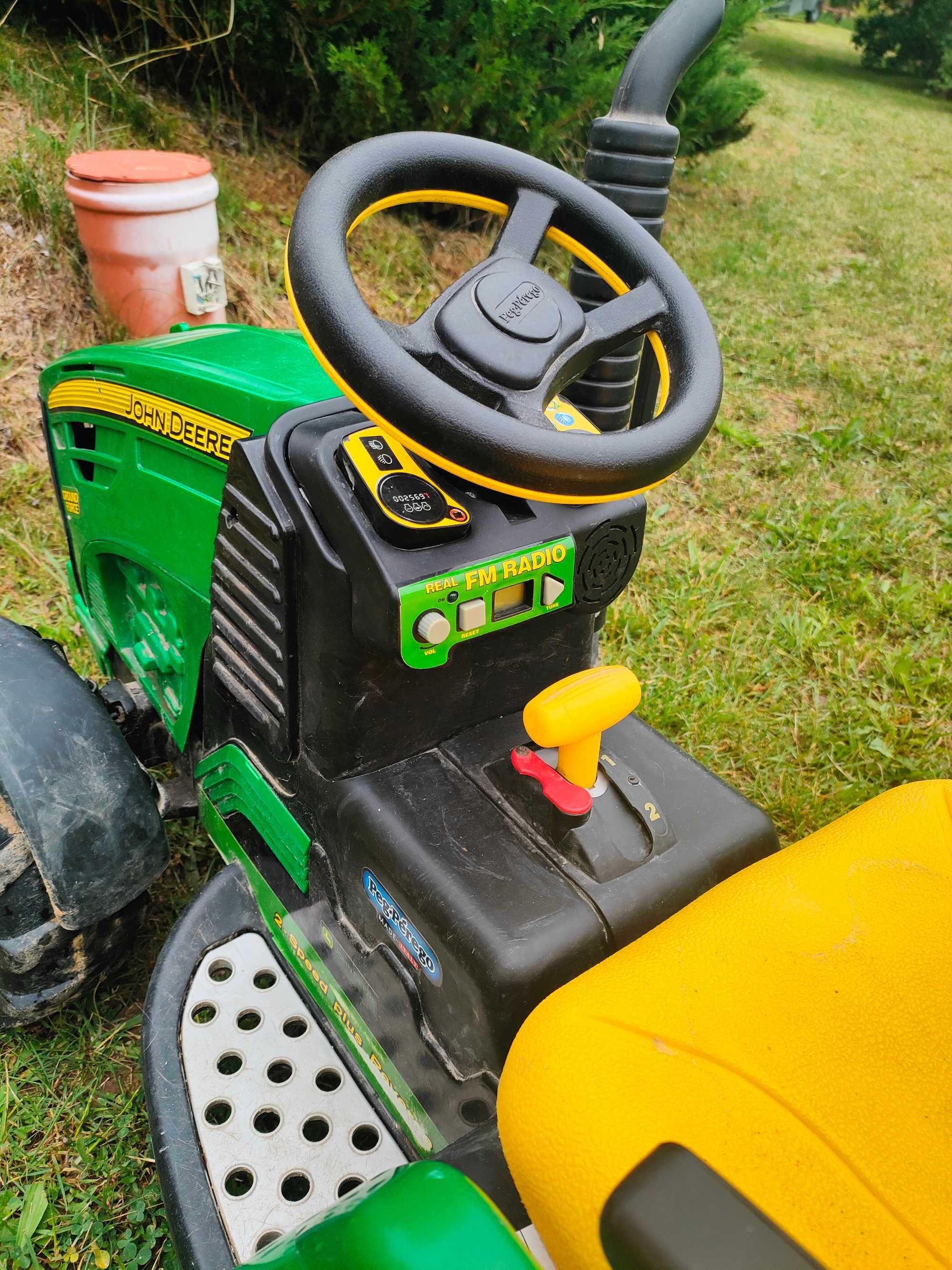 PEG PEREGO JOHN DEERE traktor z przyczepką, bez akumulatora