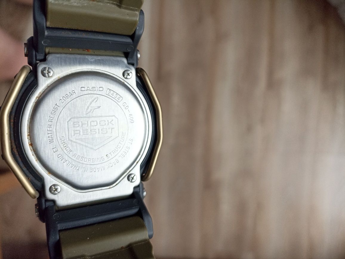 Casio G Shock GD 400-9DR.  Używany