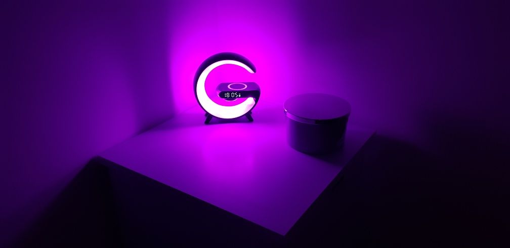 Lampka nocna LED z ładowarką indukcyjną, zegarkiem, głośnikiem BT