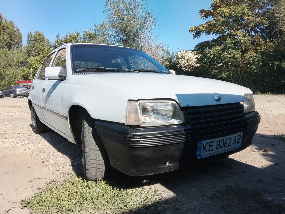 Opel Kadett 1.6. бензин