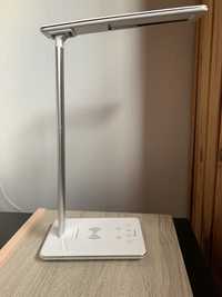 Lampka z funkcją ładowania bezprzewodowego i USB