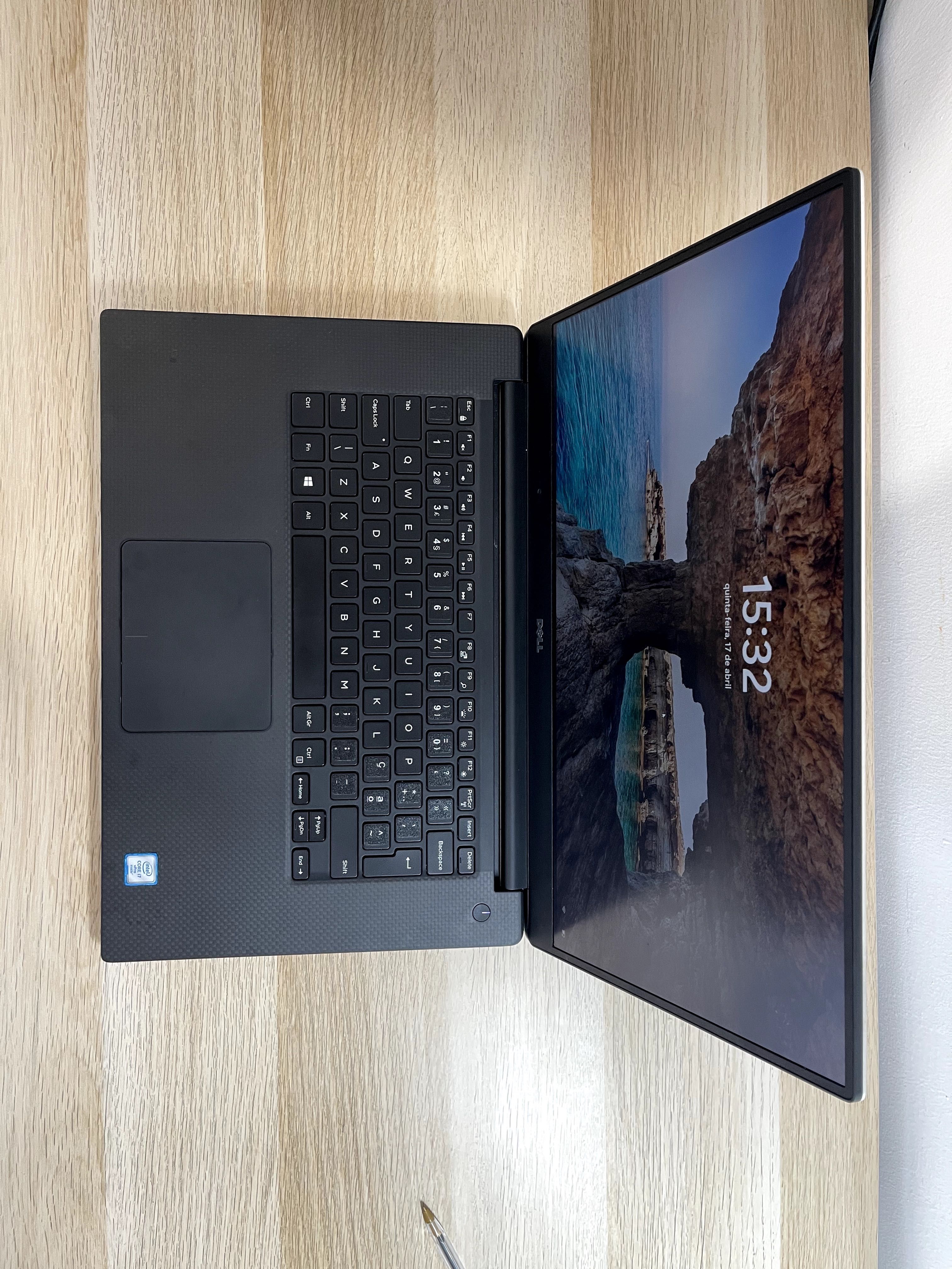 Dell Precision 5520 - i7-6820HQ 2.70GHz