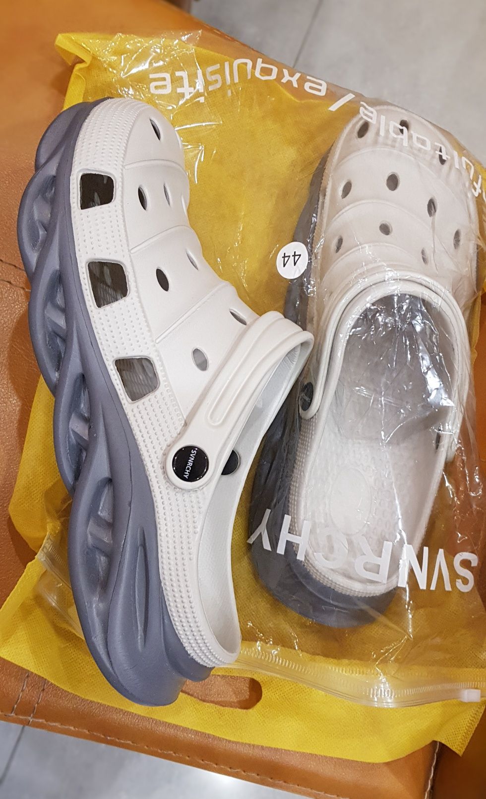 Кокоси чоловічі. Crocs.