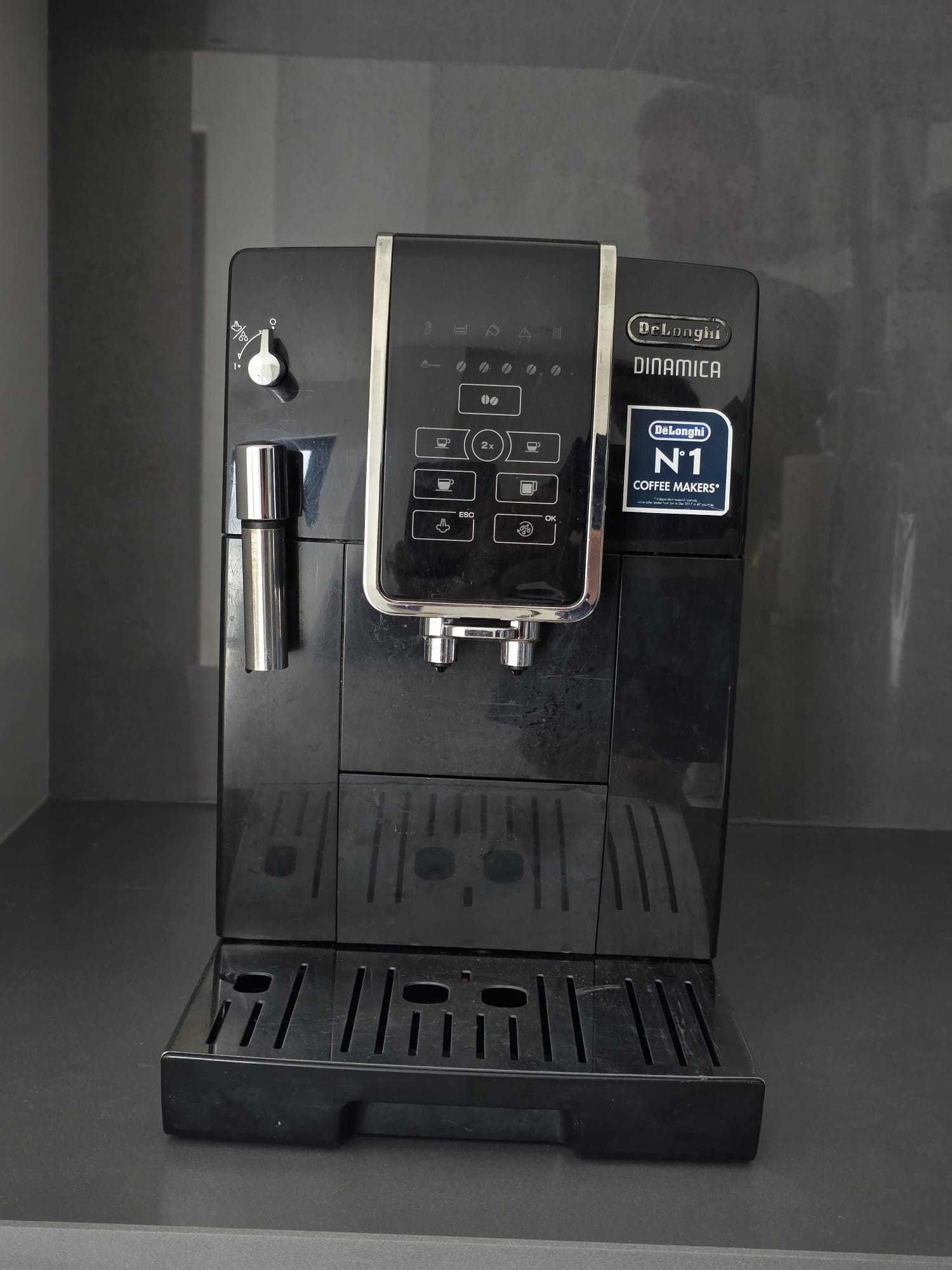 Máquina de café automática DeLonghi Dinamica