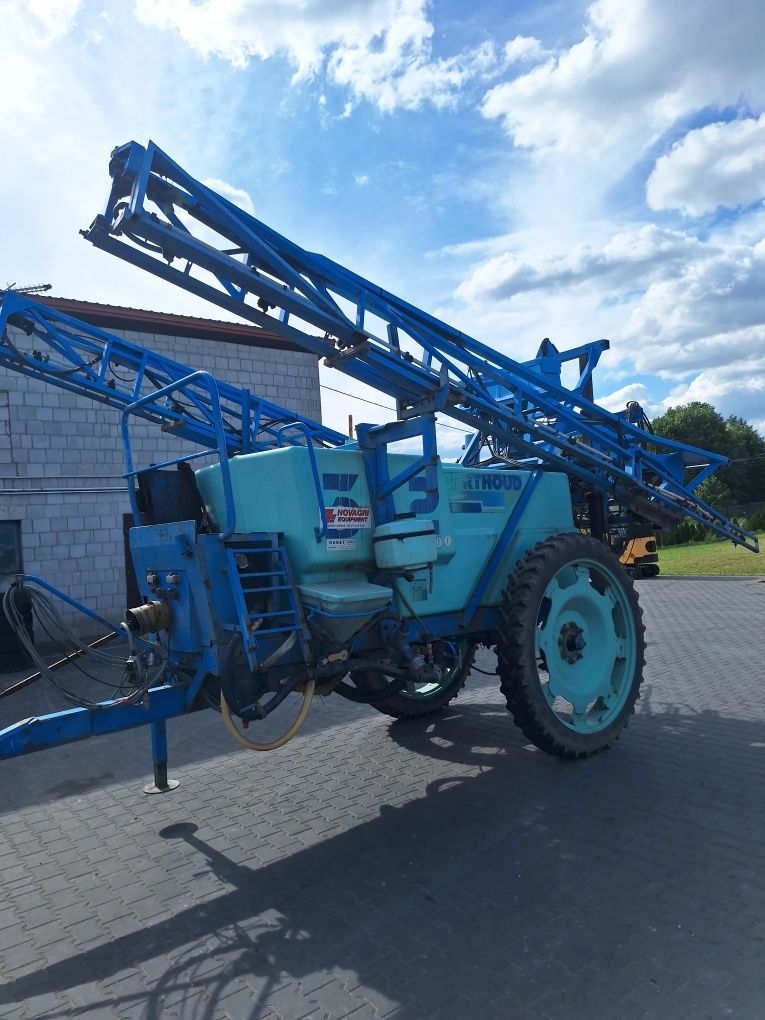 Opryskiwacz Berthoud Mack 32 poj 3200l belka 24m