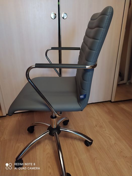 Офисное кресло для офиса и дома
