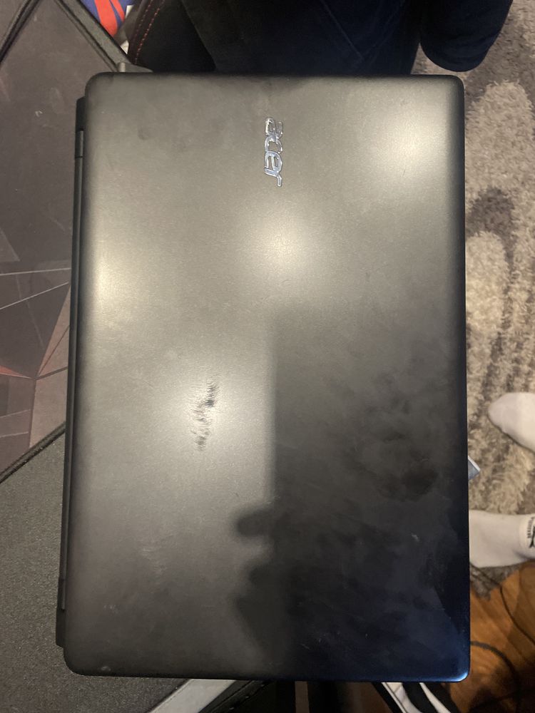 Laptop Acer E1-522