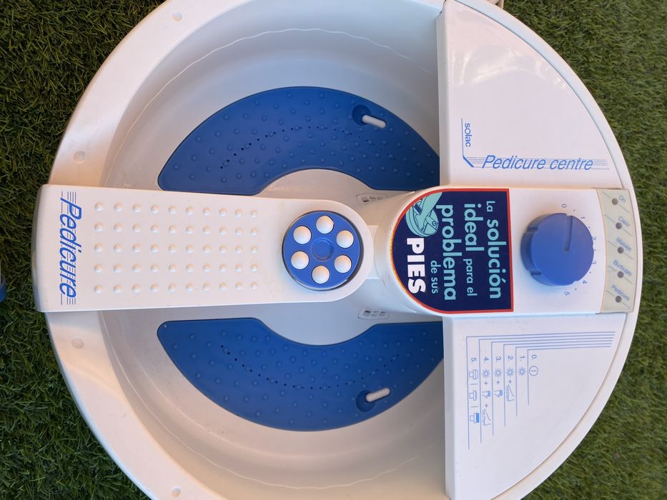 Recipiente massajador de pes