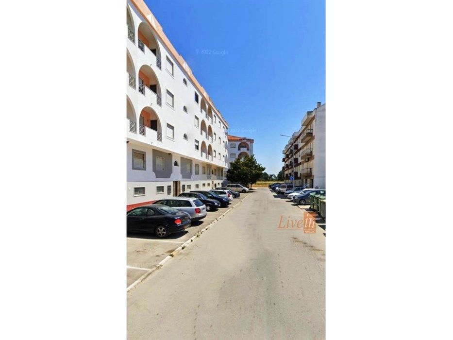 Lote de 8 Imóveis para venda em Conjunto em Lisboa, Barreiro, Moita...