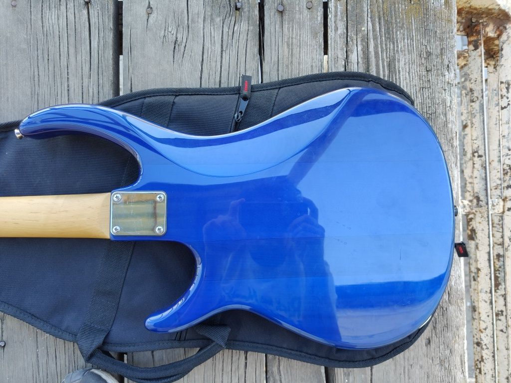 Бас гитара Peavey Milestone III