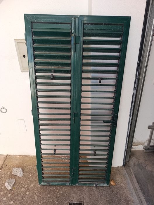 Janela vidro duplo com portadas