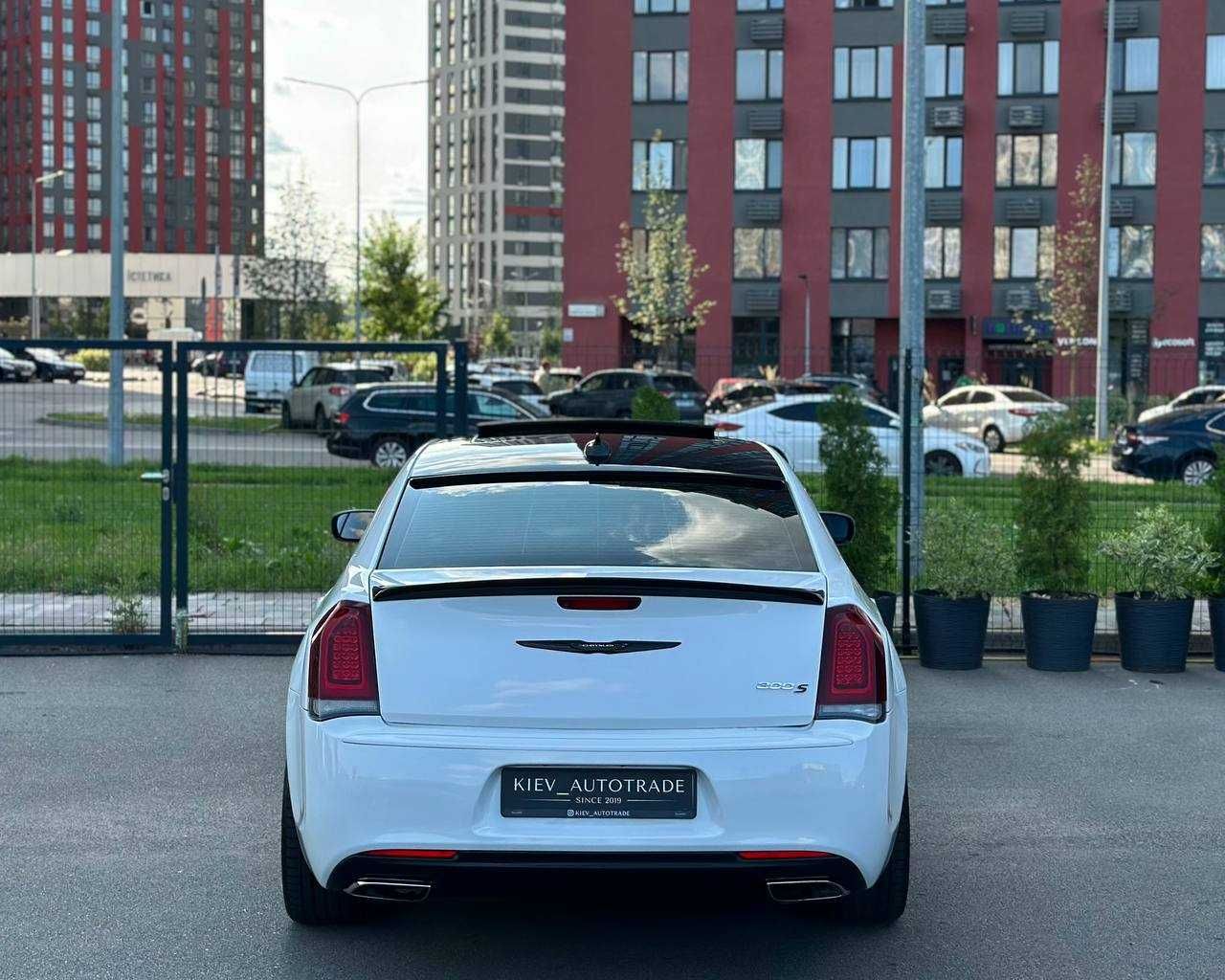 Продаж Chrysler c300S