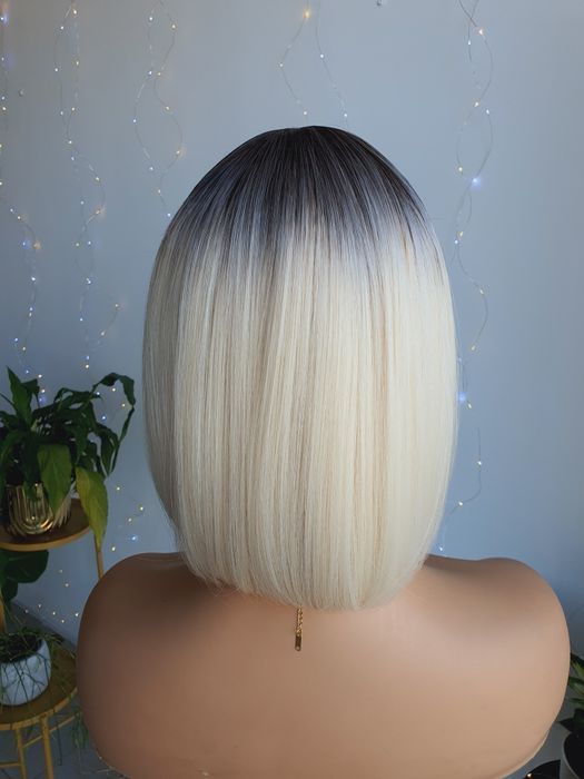 Peruka platynowy blond odrost bob z grzywką naturalna fryzura