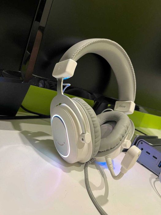 Продаю навушники Fifine H6 (білі) ідеальний стан.