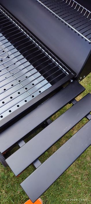 Grill węglowy z pokrywą NOWY