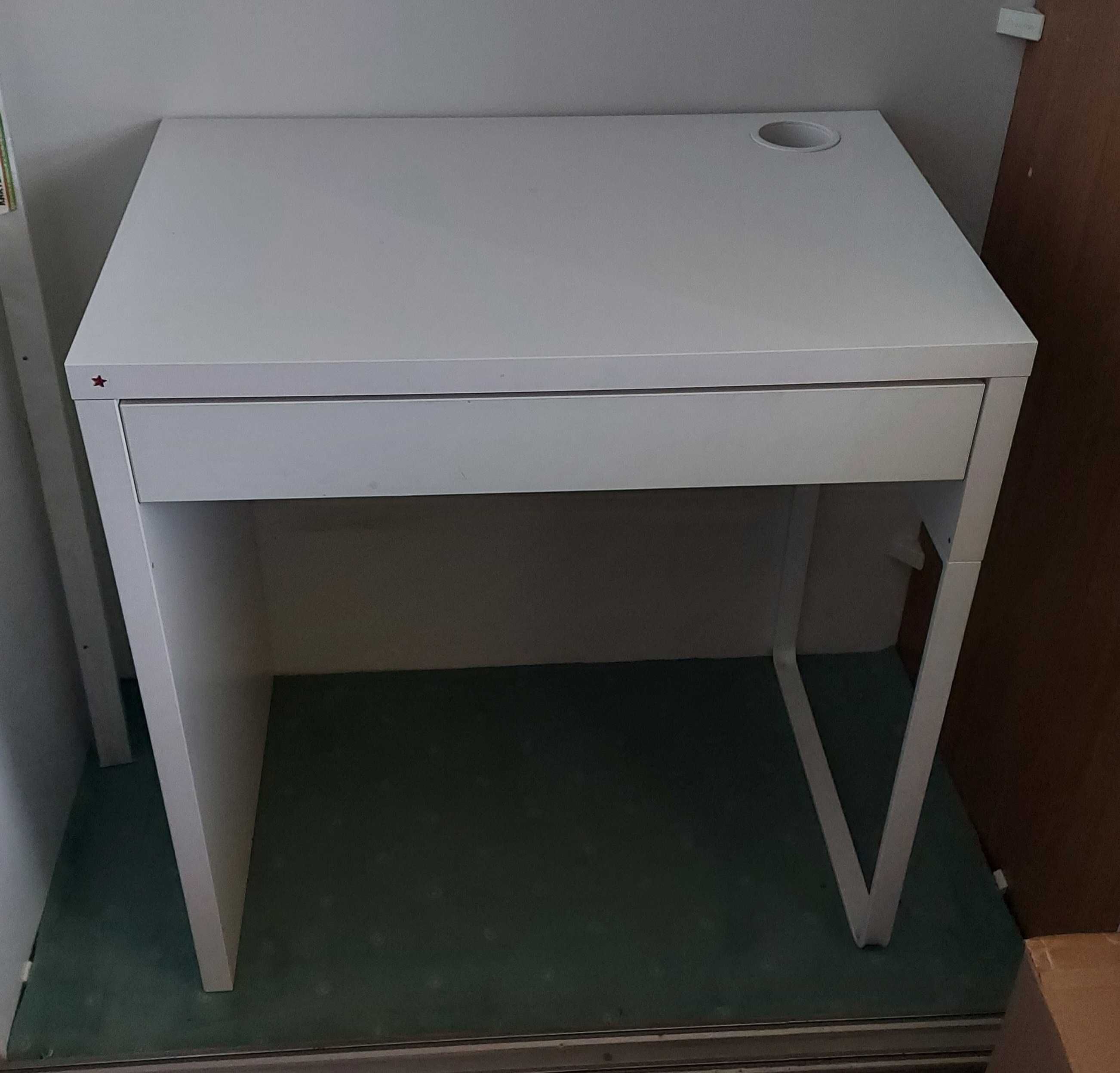 Biurko z szufladą Micke z Ikea białe , wys.75 x szer.73 x gł.50cm