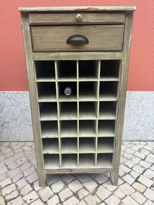 Oportunidade - Móvel Garrafeira em Madeira