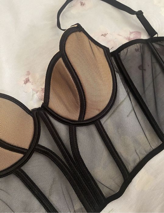 Корсет с чашками в сетку