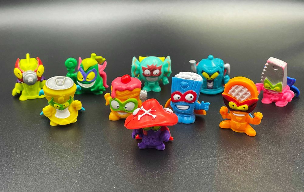 C9. Super Zings zestaw 10 figurek