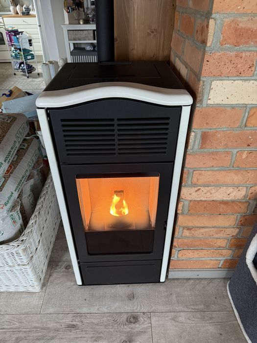 Sprzedam piec na pelet Italiana Camini Piro Plus