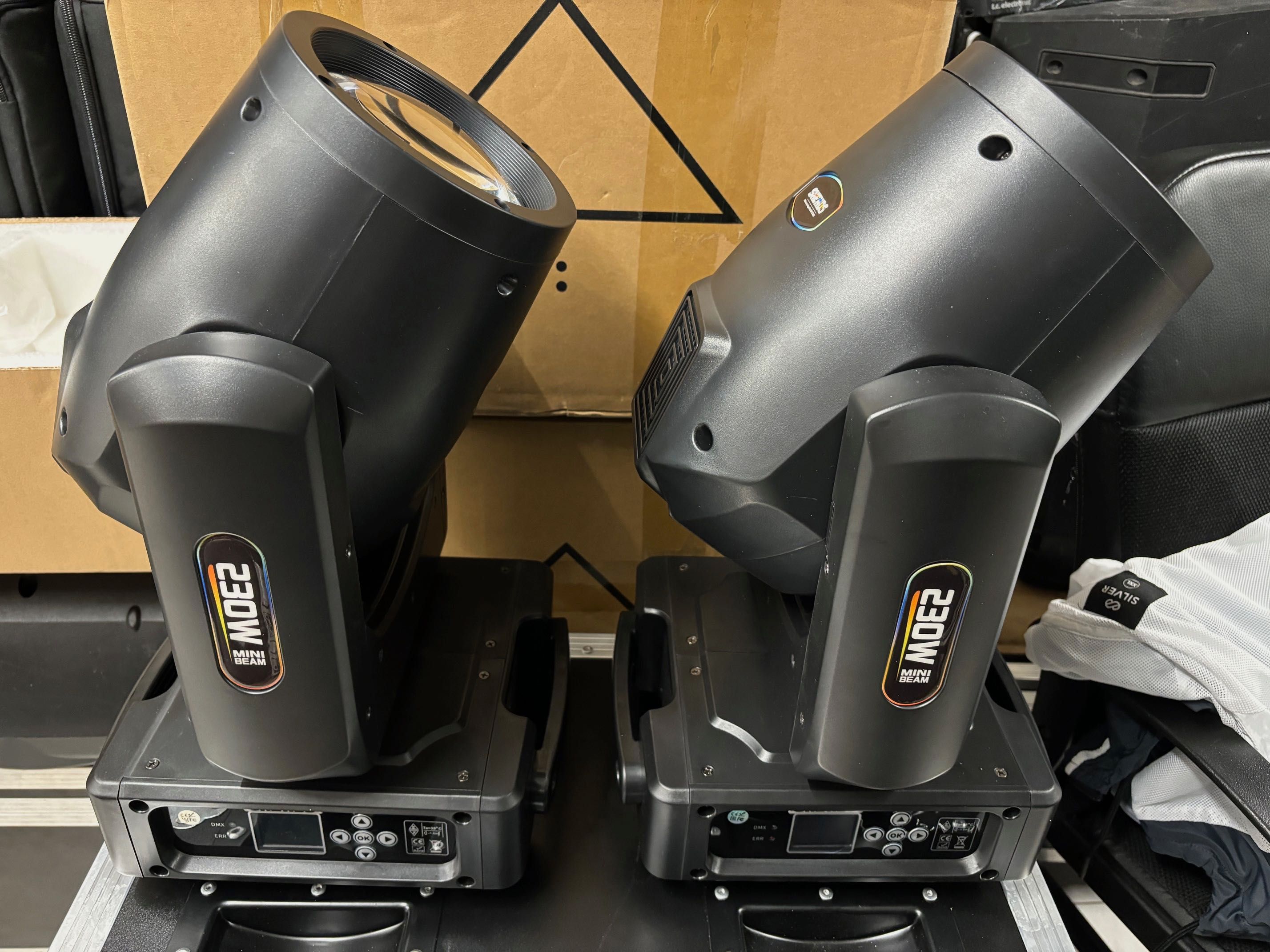 2 x moving head beam 7r novos com flight-case dupla