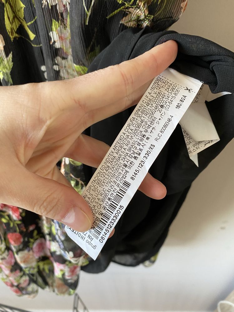 Zara kolorowa sukienka kwiaty falbany