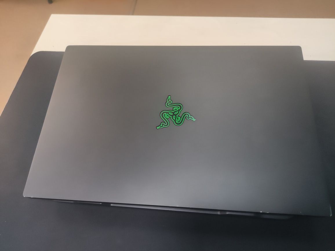 Ноутбук Razer Blade  i7-10750H/ ОЗУ 16 GB/ RTX 2070 8 GB/ 512 GB SSD