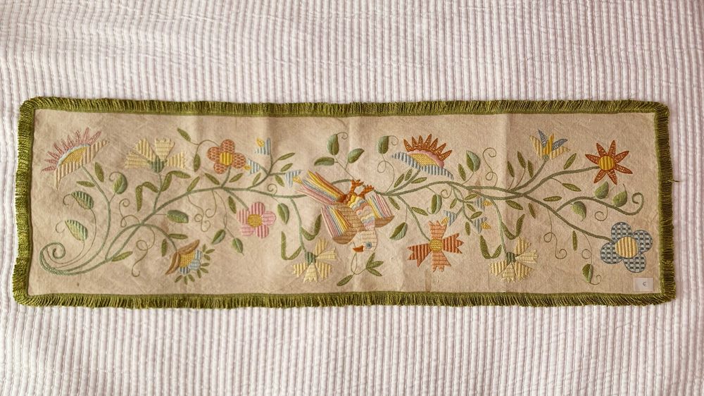 Naperon longo em bordado de Castelo Branco