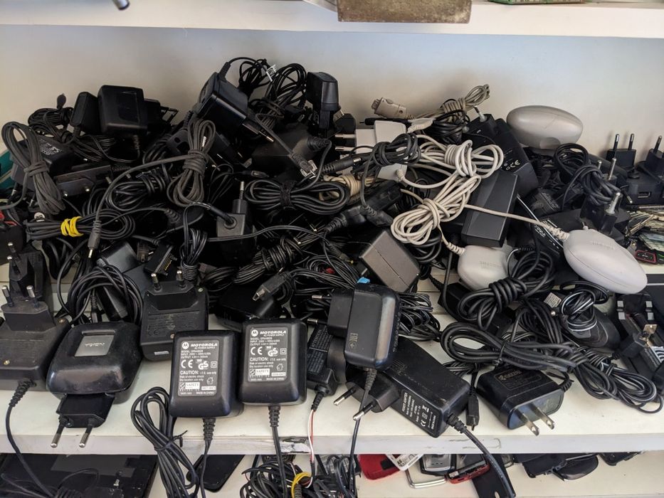 Продам зарядки до кнопочних телефонів.Nokia Samsung Lg.Motorola.Simens