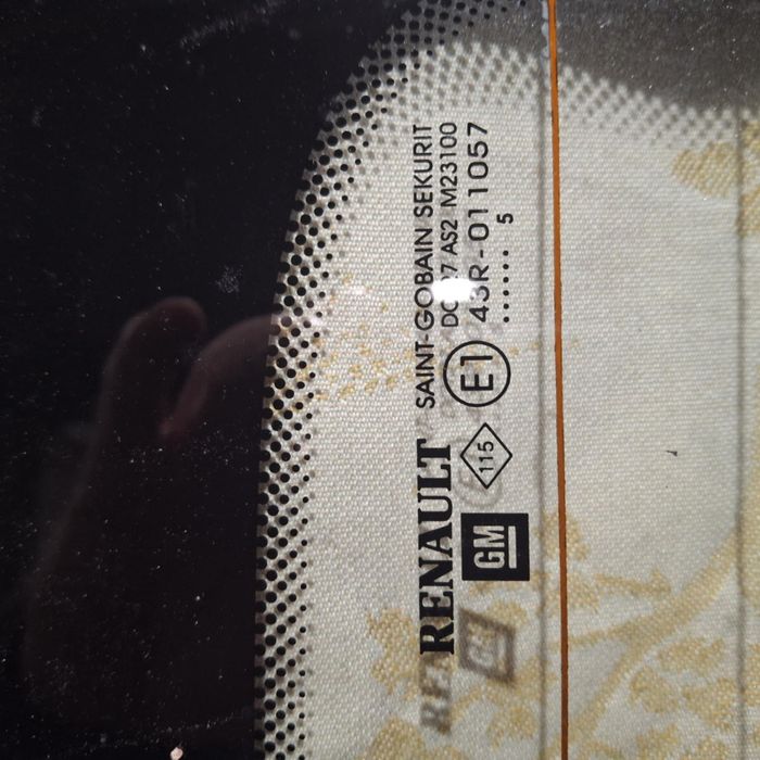 Szyby drzwi tylnych Renault Trafic III