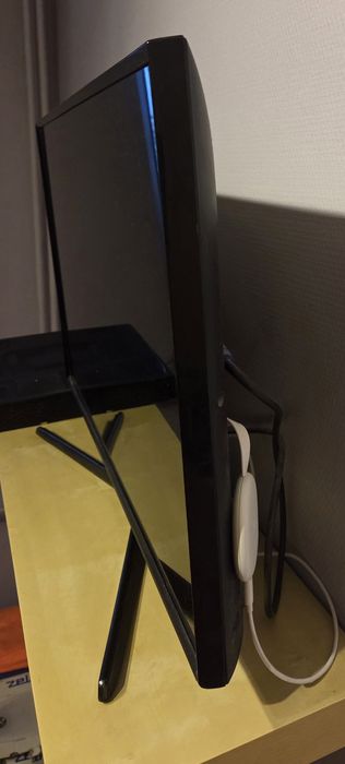 Telewizor Samsung 32 całe Smart