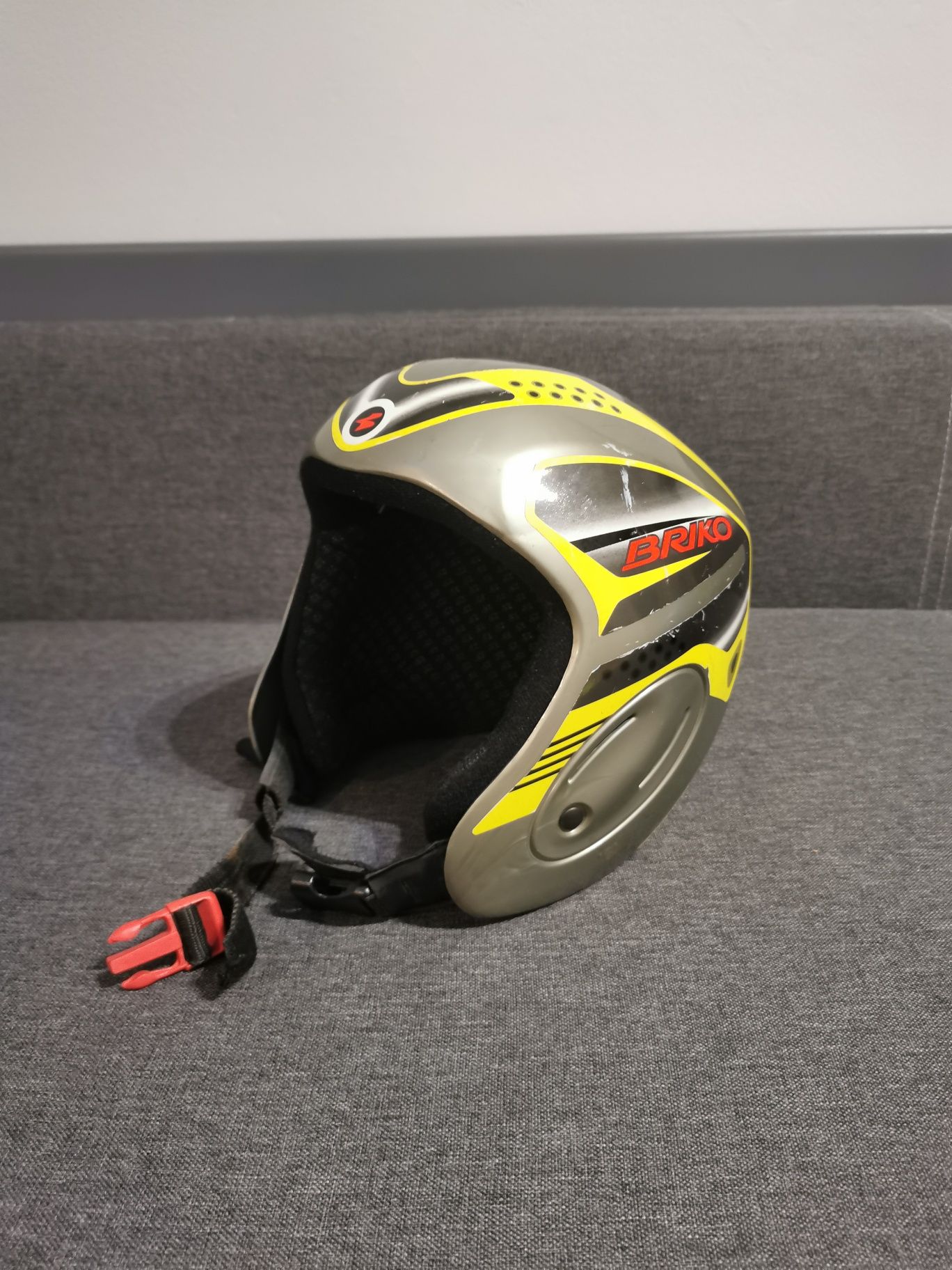 Kask narciarski briko