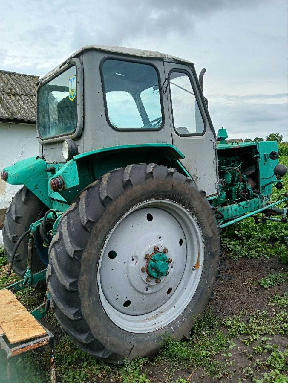 Продам трактор ЮМЗ 6, мала кабіна, з документами