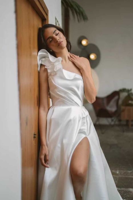 Przepiękna suknia ślubna r.36, kolor śmietankowy