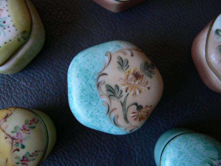 Caixinhas miniatura em porcelana antigas