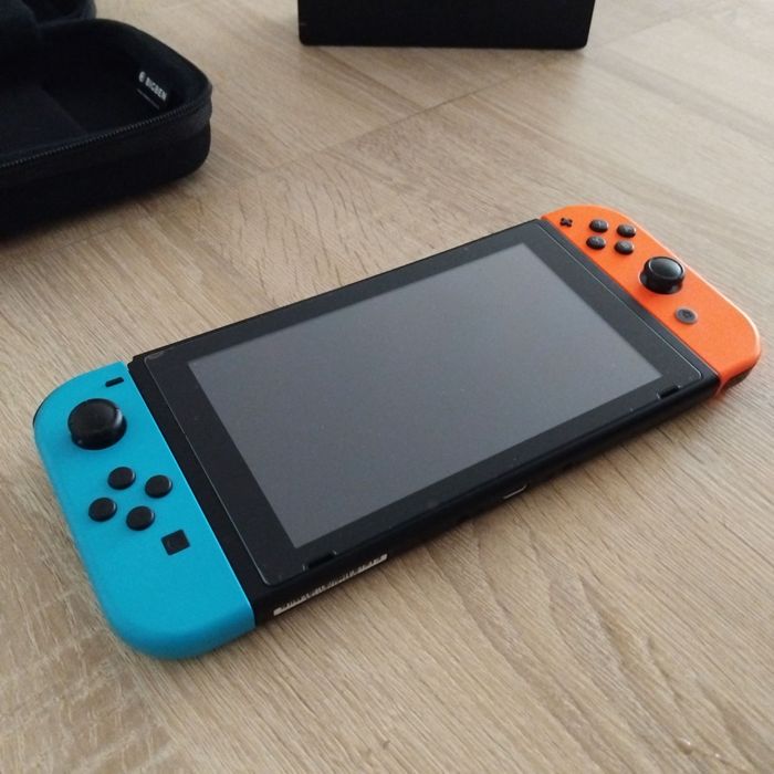 Nintendo Switch 1 - Bom estado - Com Acessórios originais